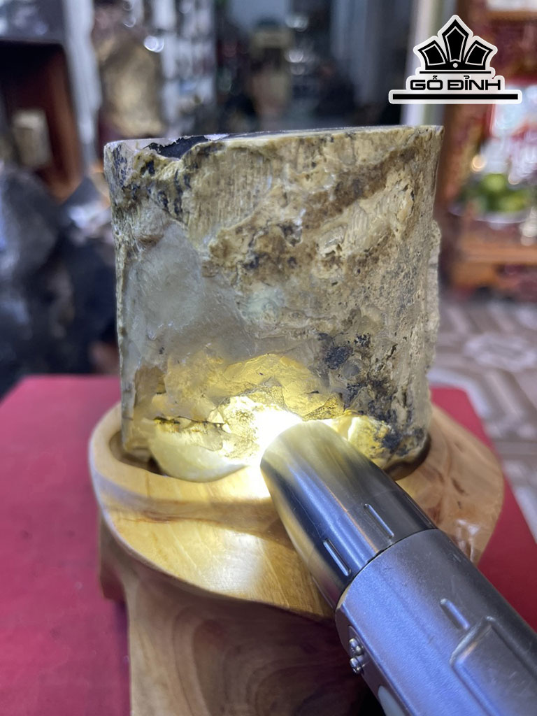 Tác Phẩm Gỗ Hóa Ngọc Cao 17 (cm) 1,6kg