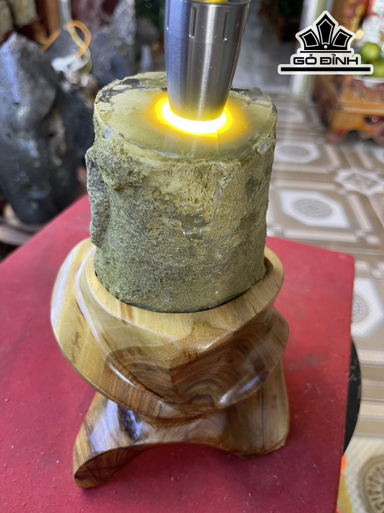 Tác Phẩm Gỗ Hóa Ngọc Cao 17 (cm) 1,6kg
