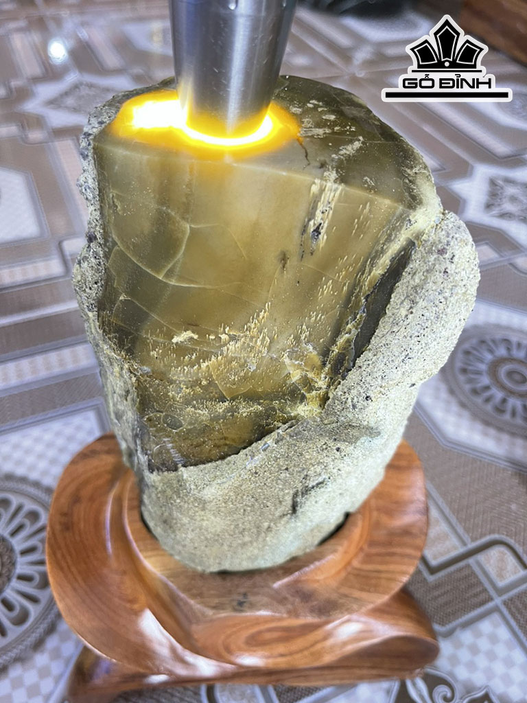 Tác Phẩm Gỗ Hóa Ngọc Cao 26 (cm) 3,3kg
