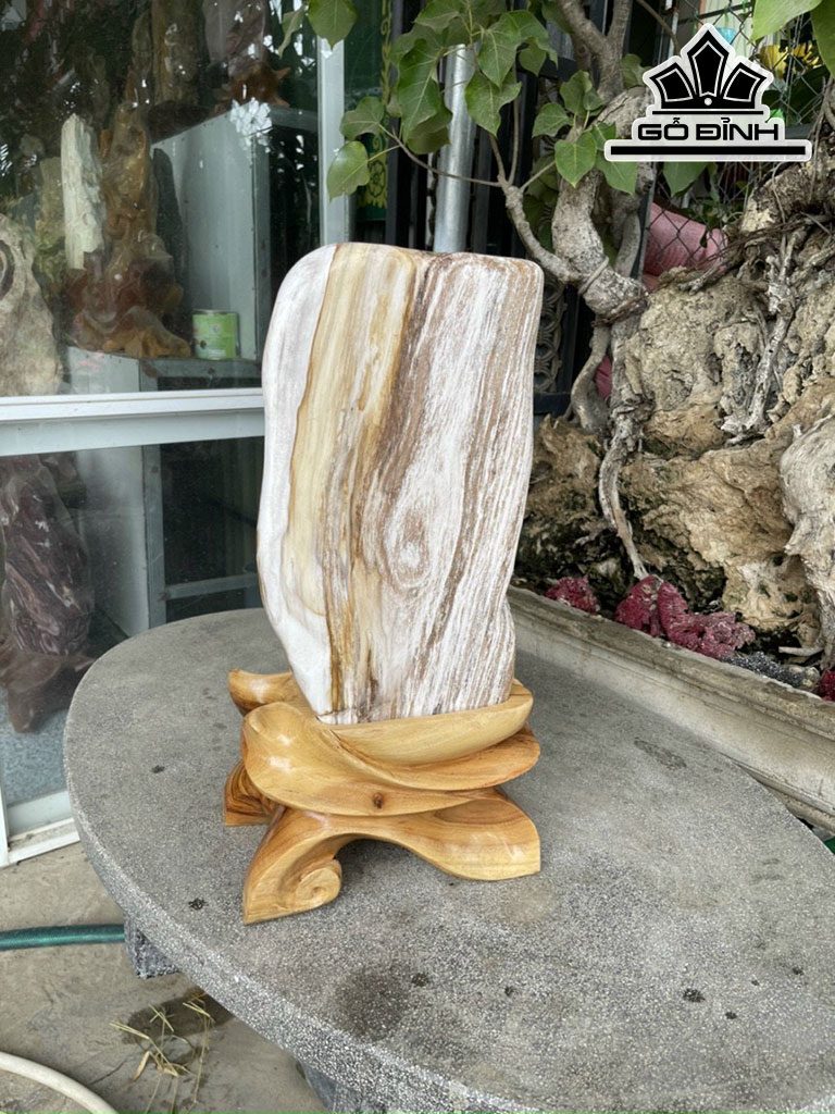 Tác Phẩm Gỗ Hóa Ngọc Cao 55 (cm) 27kg