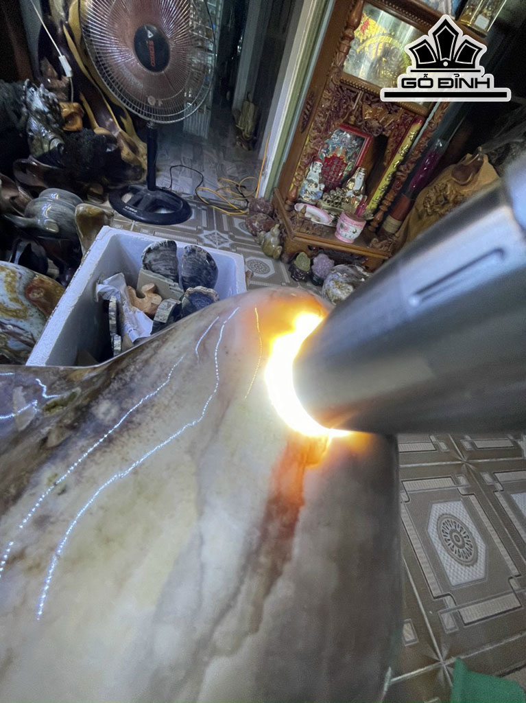 Tác Phẩm Gỗ Hóa Ngọc Cao 55 (cm) 27kg