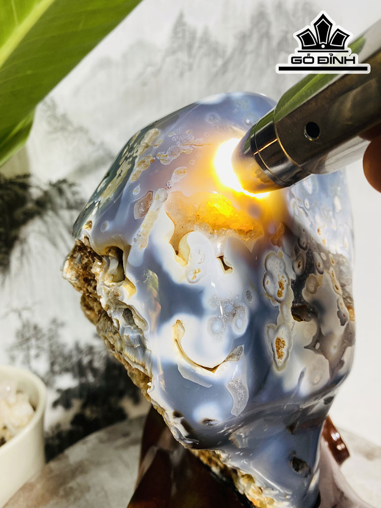 Tác Phẩm Đá Mã Não Cao 31 Ngang 23 (cm) 9,3kg