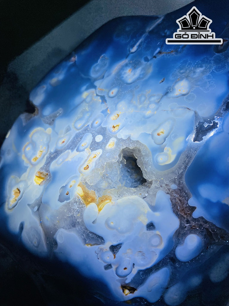 Tác Phẩm Đá Mã Não Cao 31 Ngang 23 (cm) 9,3kg