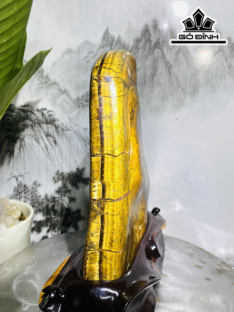 Tác Phẩm Đá Thạch Anh Mắt Hổ Cao 31 Ngang 27 (cm) 6,5kg