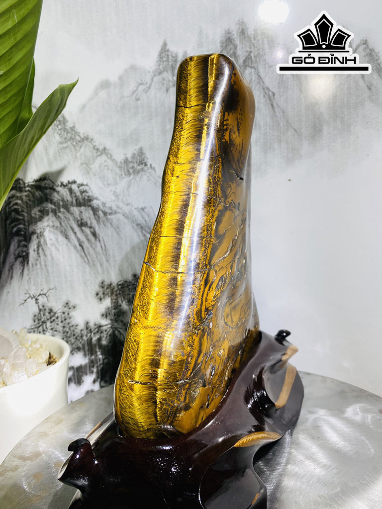 Tác Phẩm Đá Thạch Anh Mắt Hổ Cao 31 Ngang 27 (cm) 6,5kg