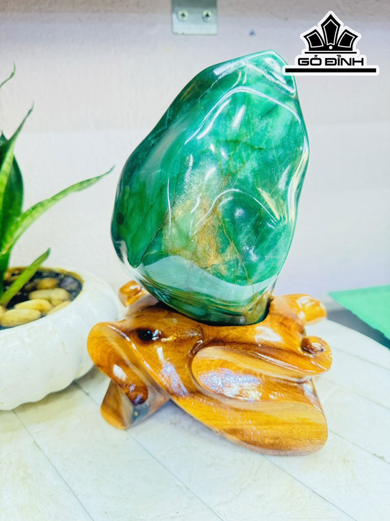 Tác Phẩm Đá Thạch Anh Xanh Cao 25 Ngang 12 (cm) 3,6kg