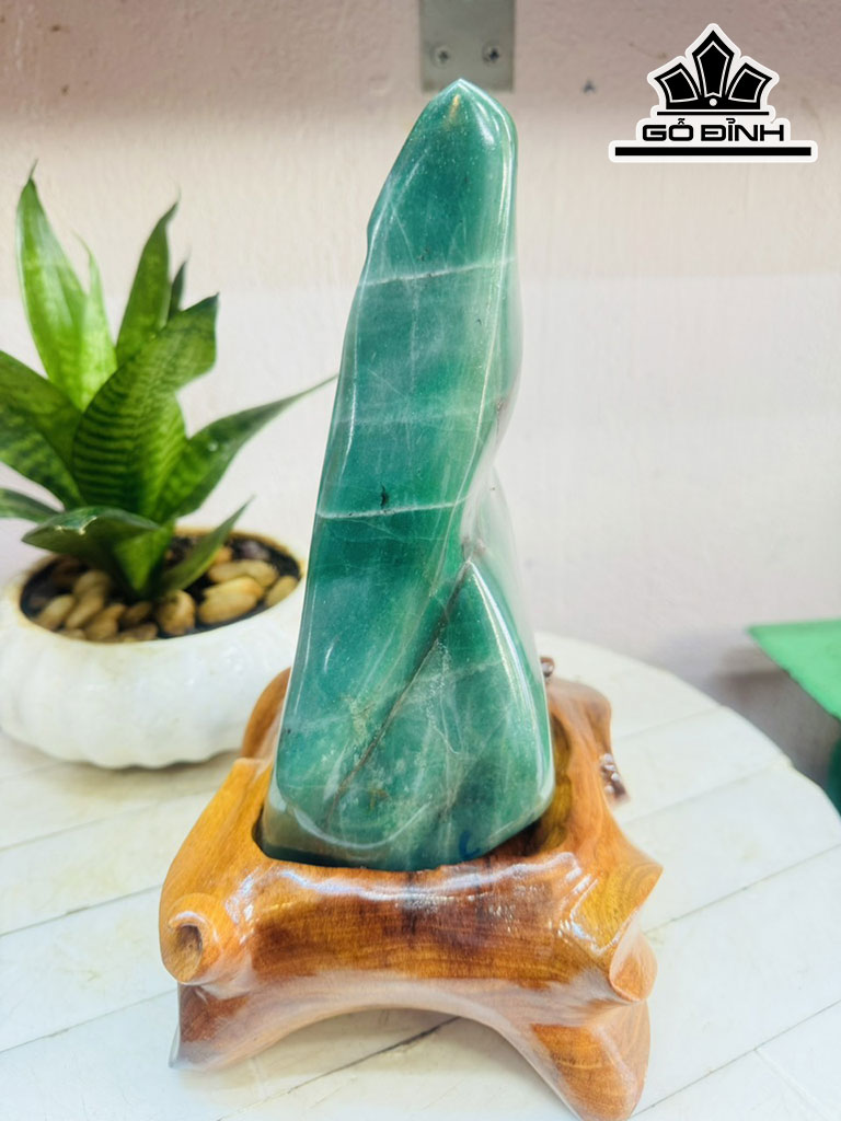 Tác Phẩm Đá Thạch Anh Xanh Cao 28 Ngang 13 (cm) 3,7kg