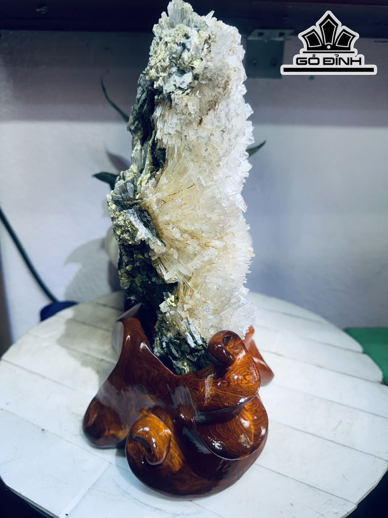 Bông Hoa Ưu Đàm Đá Trầm Tích Cao 37 Ngang 17 (cm) 3,7kg