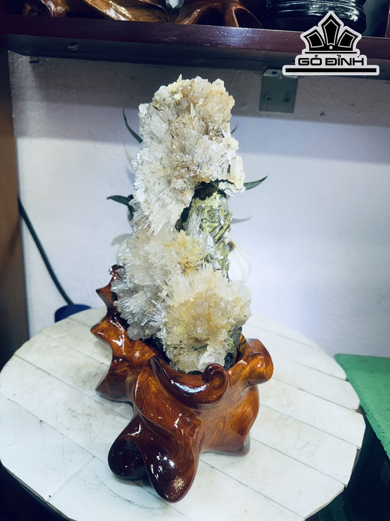 Bông Hoa Ưu Đàm Đá Trầm Tích Cao 37 Ngang 17 (cm) 3,7kg