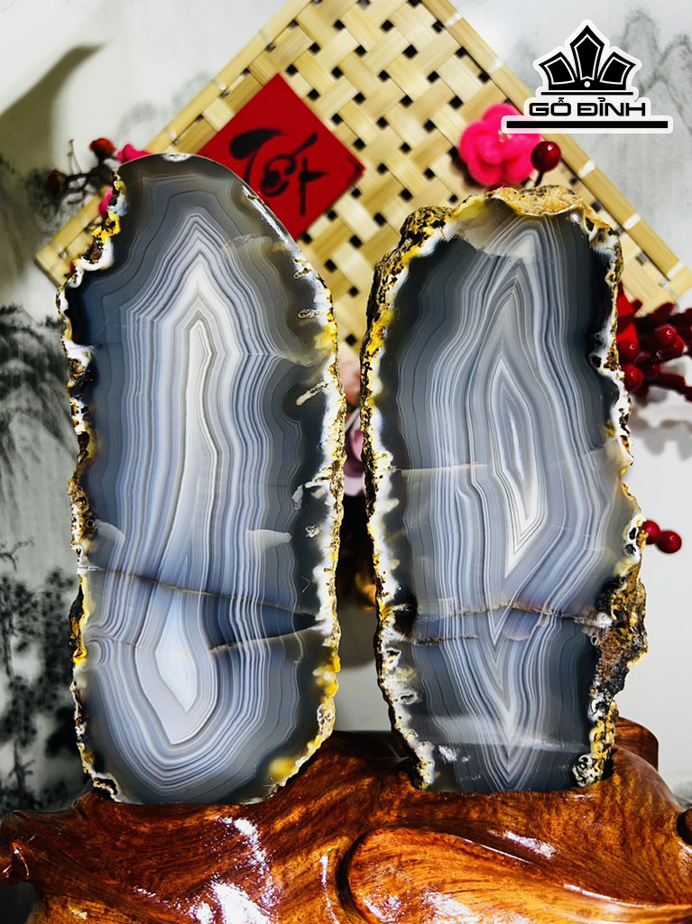 Tác Phẩm Cánh Bướm Đá Mã Não Cao 26 Ngang 22 (cm) 3kg