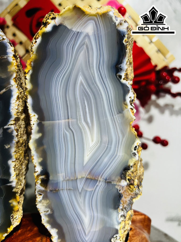 Tác Phẩm Cánh Bướm Đá Mã Não Cao 26 Ngang 22 (cm) 3kg