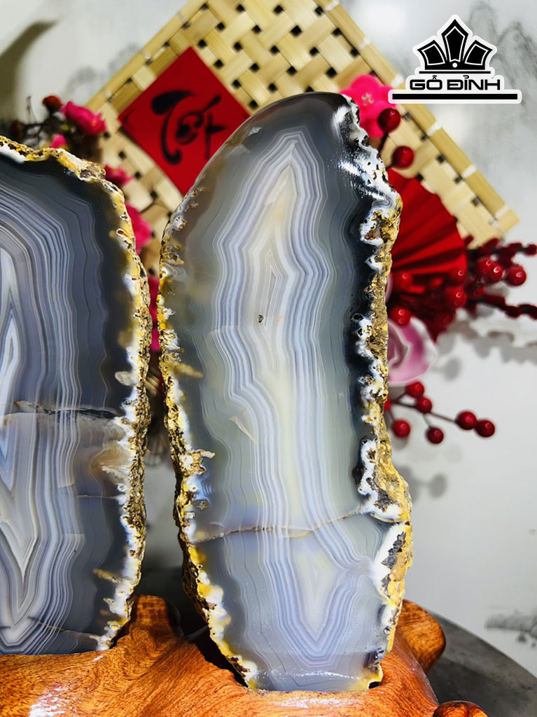 Tác Phẩm Cánh Bướm Đá Mã Não Cao 26 Ngang 22 (cm) 3kg