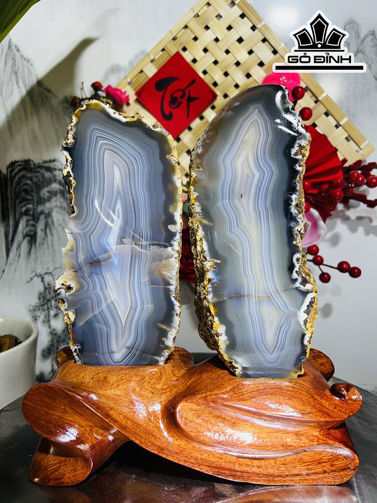 Tác Phẩm Cánh Bướm Đá Mã Não Cao 26 Ngang 22 (cm) 3kg