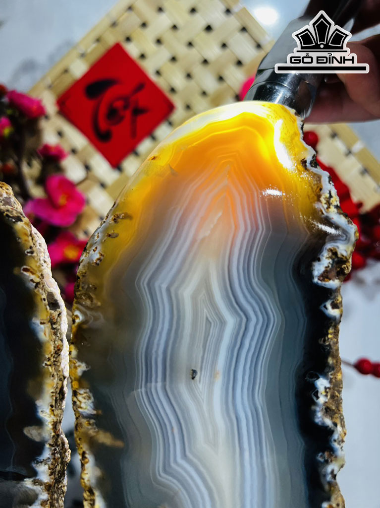 Tác Phẩm Cánh Bướm Đá Mã Não Cao 26 Ngang 22 (cm) 3kg