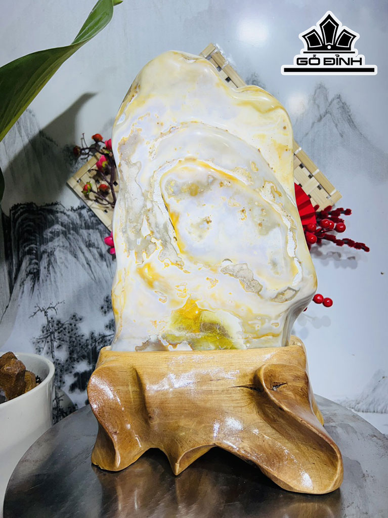 Tác Phẩm Đá Mã Não Cao 38 Ngang 23 (cm) 5,7kg