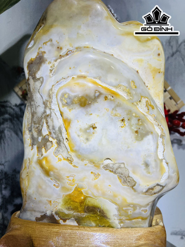 Tác Phẩm Đá Mã Não Cao 38 Ngang 23 (cm) 5,7kg