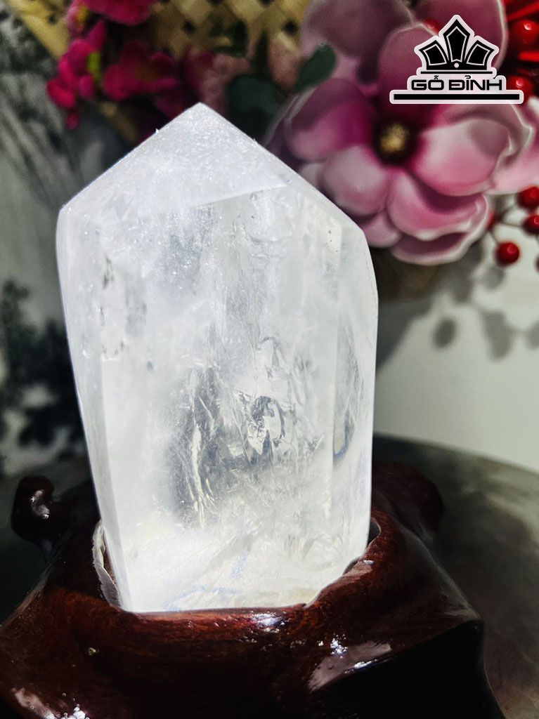 Tác Phẩm Đá Thạch Anh Pha Lê Cao 15 Ngang 13 (cm) 1,1kg