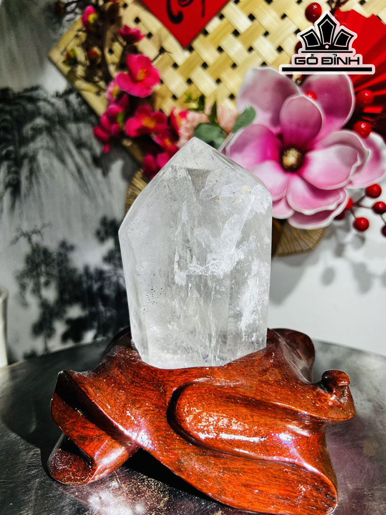 Tác Phẩm Đá Thạch Anh Pha Lê Cao 15 Ngang 13 (cm) 1,1kg
