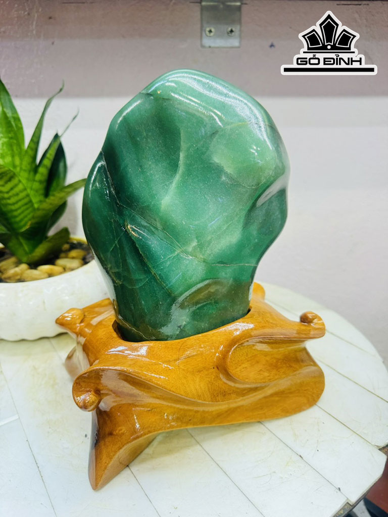 Tác Phẩm Đá Thạch Anh Xanh Cao 26 Ngang 15 (cm) 4,8kg