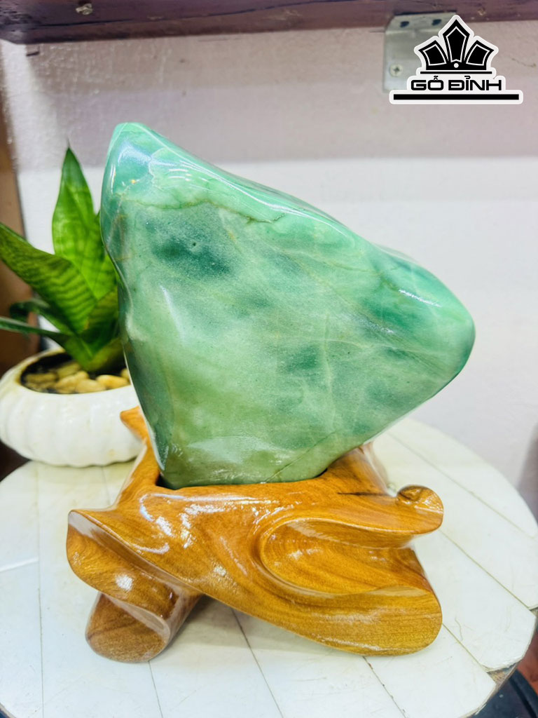 Tác Phẩm Đá Thạch Anh Xanh Cao 27 Ngang 20 (cm) 7kg