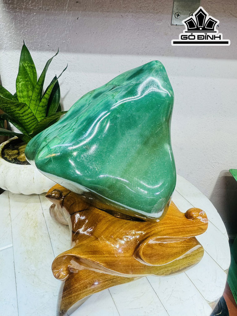 Tác Phẩm Đá Thạch Anh Xanh Cao 27 Ngang 20 (cm) 7kg