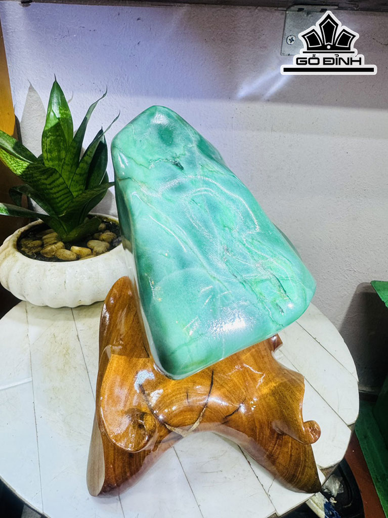 Tác Phẩm Đá Thạch Anh Xanh Cao 27 Ngang 20 (cm) 7kg