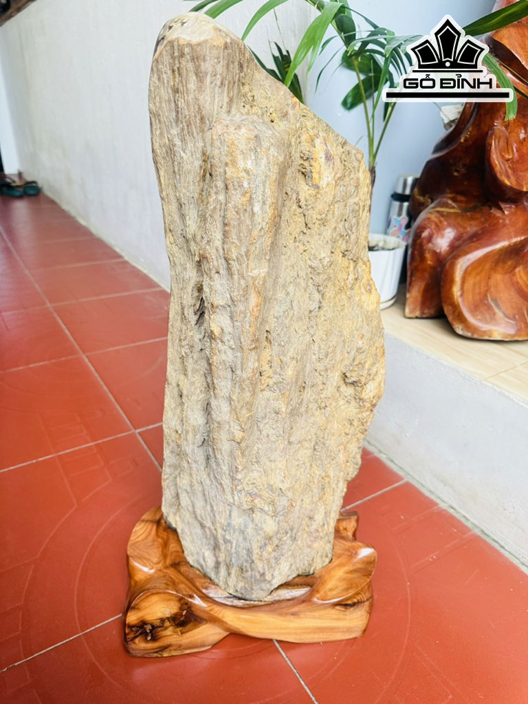 Tác Phẩm Gỗ Hóa Thạch Cao 72 Ngang 27 (cm) 39kg