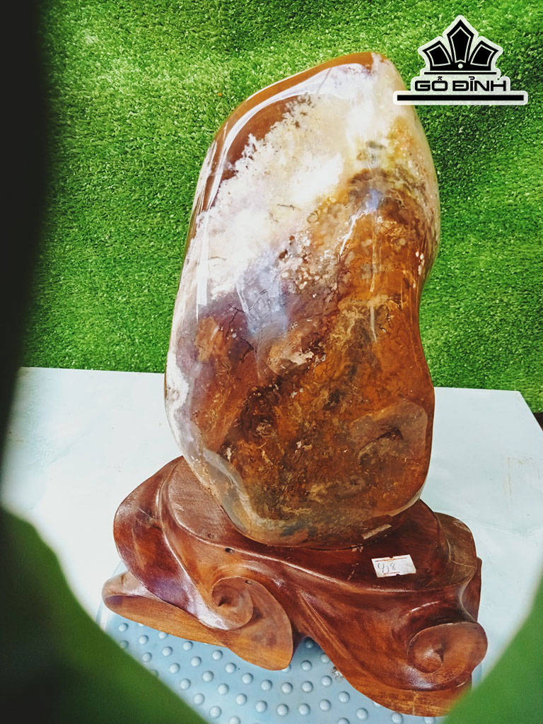 Tác Phẩm Đá Mã Não Cao 32 Ngang 13 (cm) 4,5kg