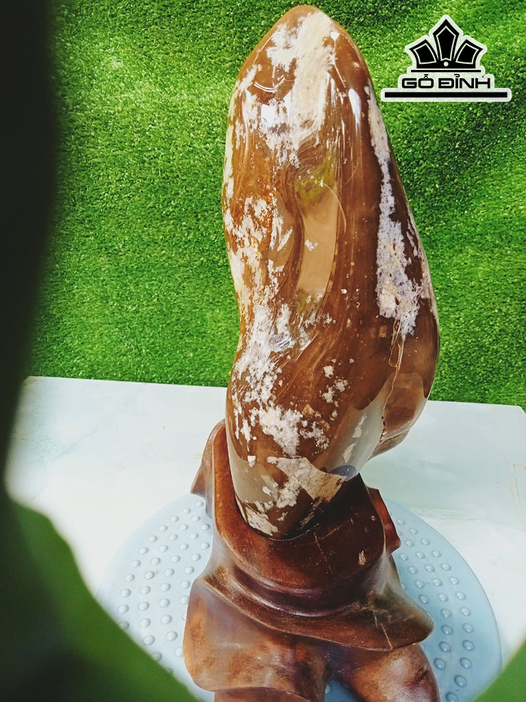 Tác Phẩm Đá Mã Não Cao 32 Ngang 13 (cm) 4,5kg