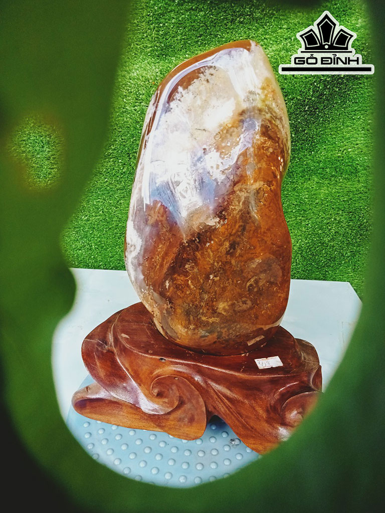 Tác Phẩm Đá Mã Não Cao 32 Ngang 13 (cm) 4,5kg