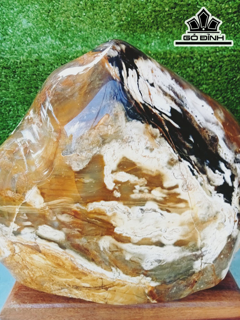 Tác Phẩm Gỗ Hóa Ngọc Cao 27 Ngang 22 (cm) 5,5kg