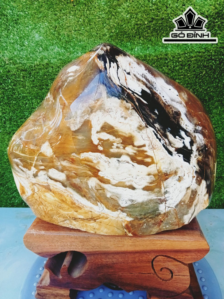 Tác Phẩm Gỗ Hóa Ngọc Cao 27 Ngang 22 (cm) 5,5kg