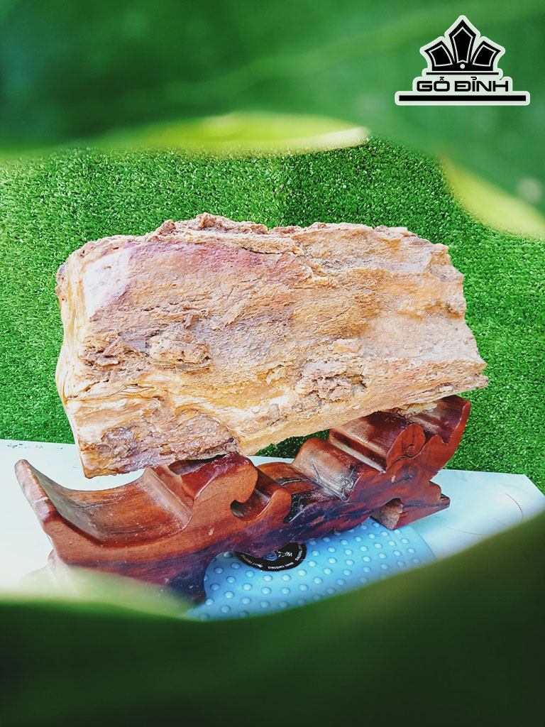 Tác Phẩm Gỗ Hóa Ngọc Cao 33 Ngang 14 (cm) 5kg