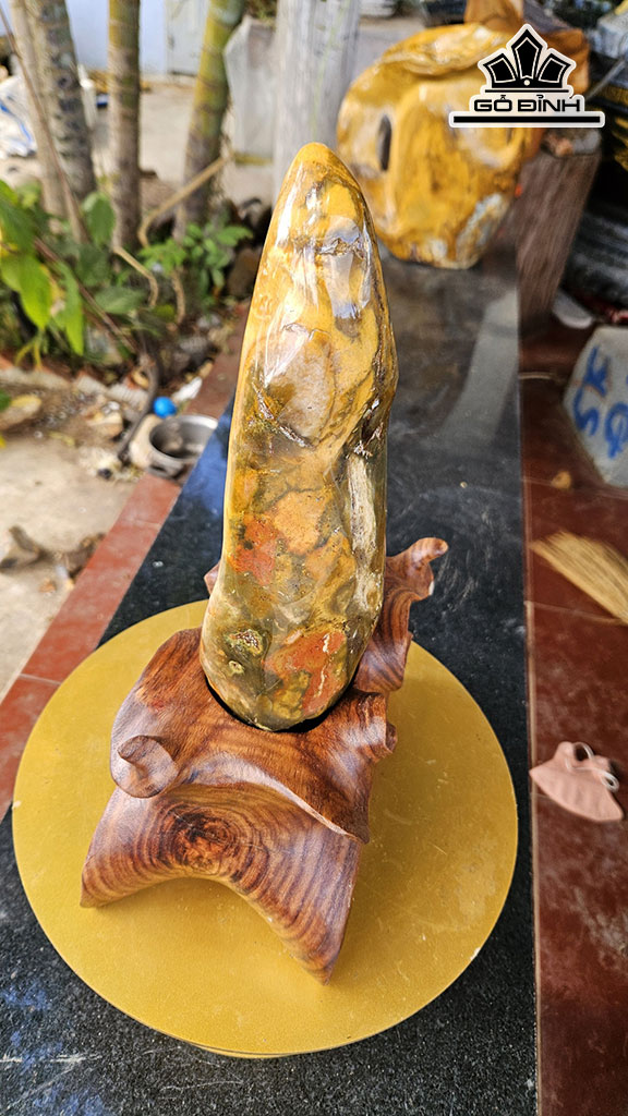 Tác Phẩm Đá Canxedon Cao 36 Ngang 21 (cm) 4,5kg