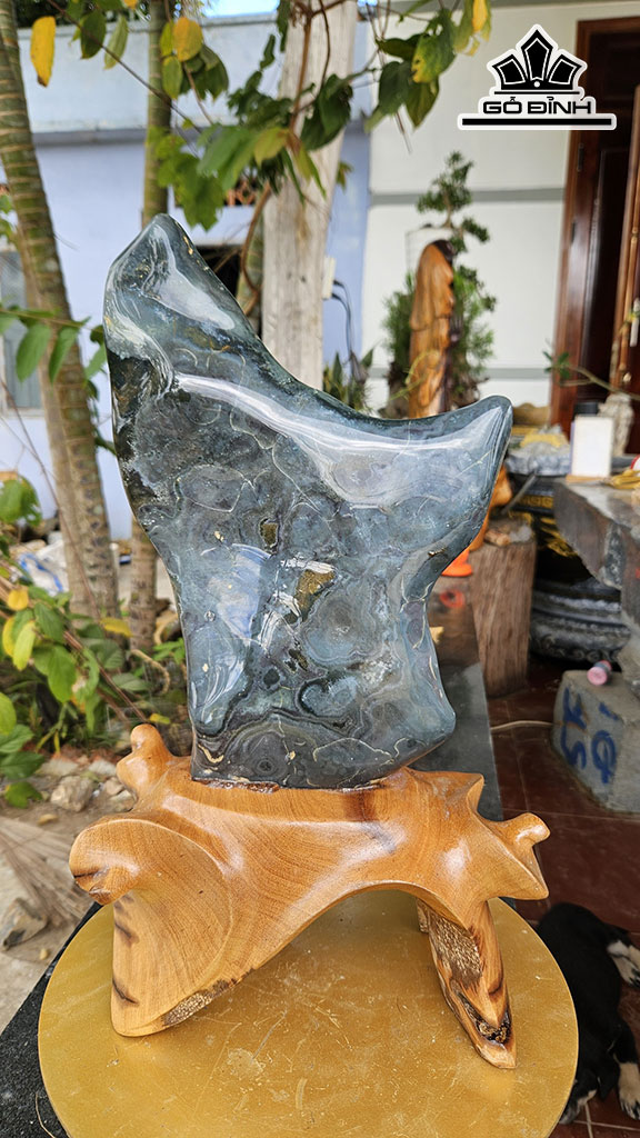 Tác Phẩm Đá Canxedon Cao 43 Ngang 19 (cm) 3,5kg