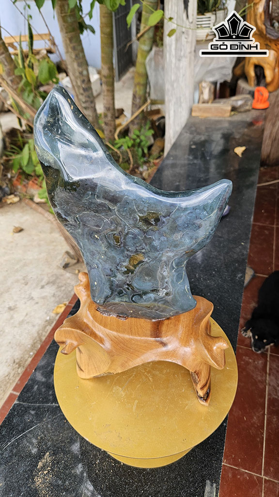 Tác Phẩm Đá Canxedon Cao 43 Ngang 19 (cm) 3,5kg