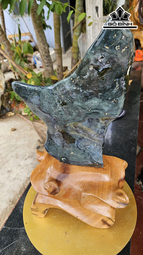 Tác Phẩm Đá Canxedon Cao 43 Ngang 19 (cm) 3,5kg