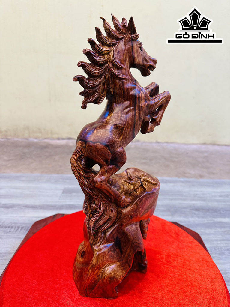 tuong-ngua-phong-thuy-nhat-ma-phi-thien-go-cam-cao-43-ngang-20-sau-11-cm-419385