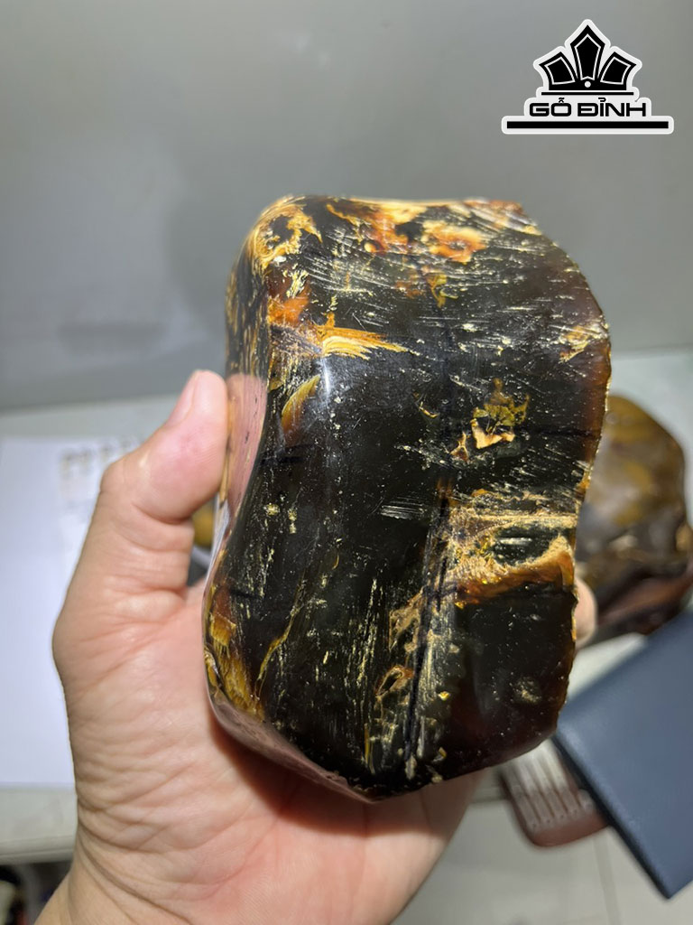 Tác Phẩm Đá Hổ Phách 410g