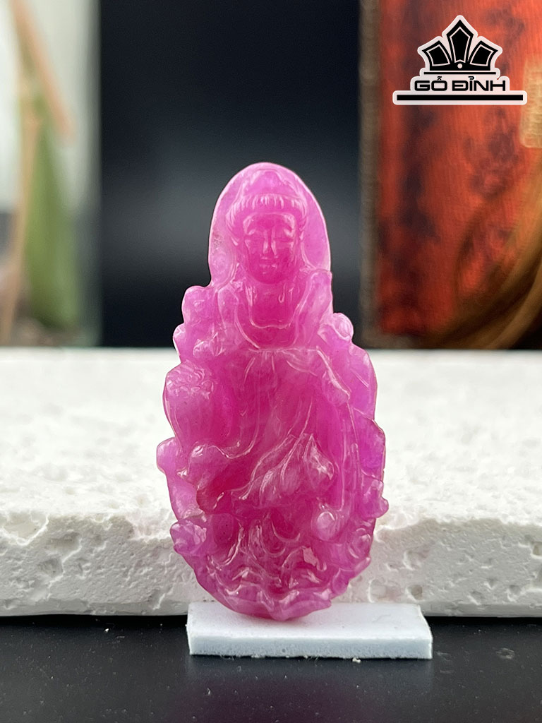 Mặt Dây Chuyền Quan Âm Đá Ruby Cao 42 Ngang 20 (mm) 48,5cts