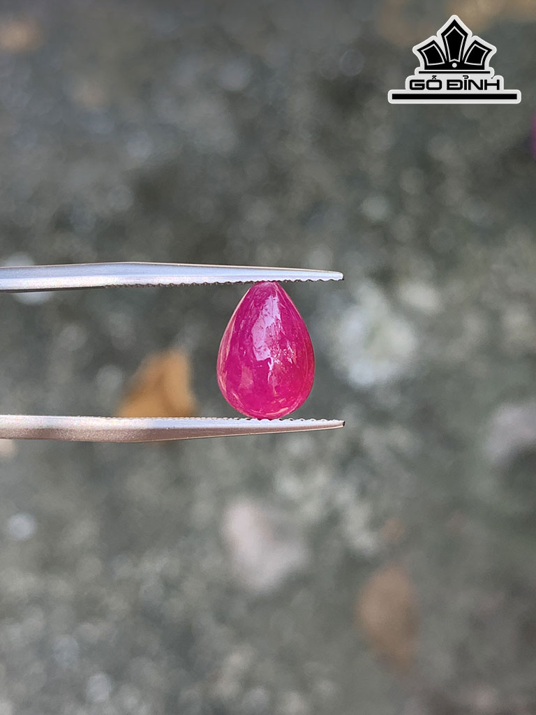 Viên Đá Ruby Cao 10,3 Ngang 7,2 Sâu 4,8 (mm) 3,7cts