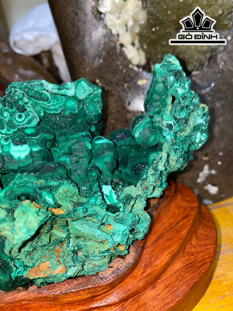 Tác Phẩm Đá Malachite Cao 11 Ngang 16 (cm) 800g