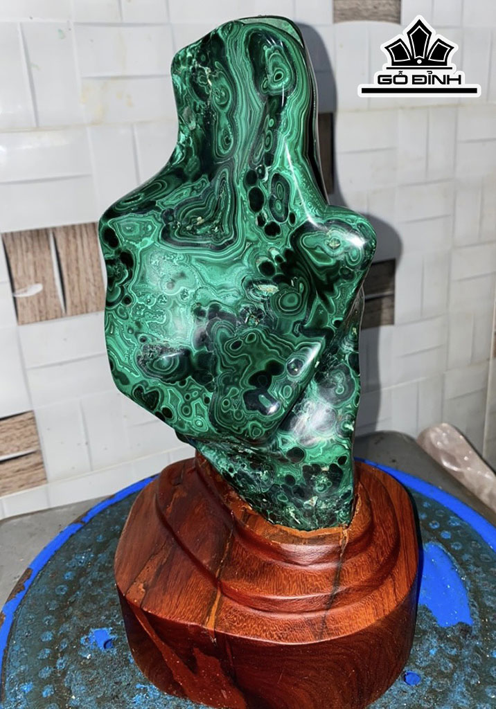 Tác Phẩm Đá Malachite Cao 27 (cm) 3,6kg