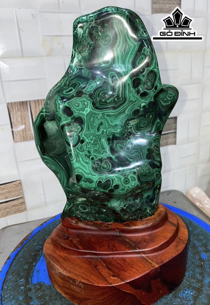 Tác Phẩm Đá Malachite Cao 27 (cm) 3,6kg