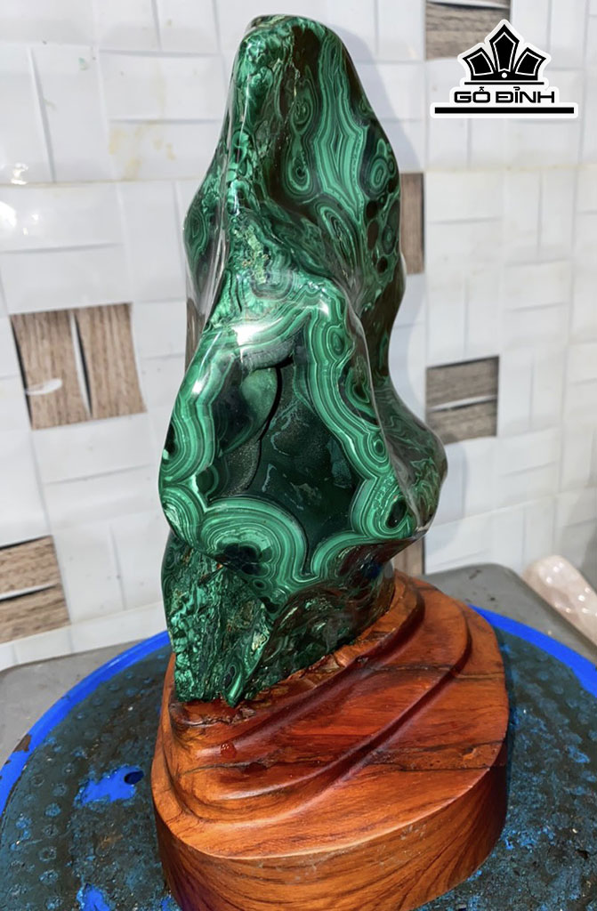 Tác Phẩm Đá Malachite Cao 27 (cm) 3,6kg