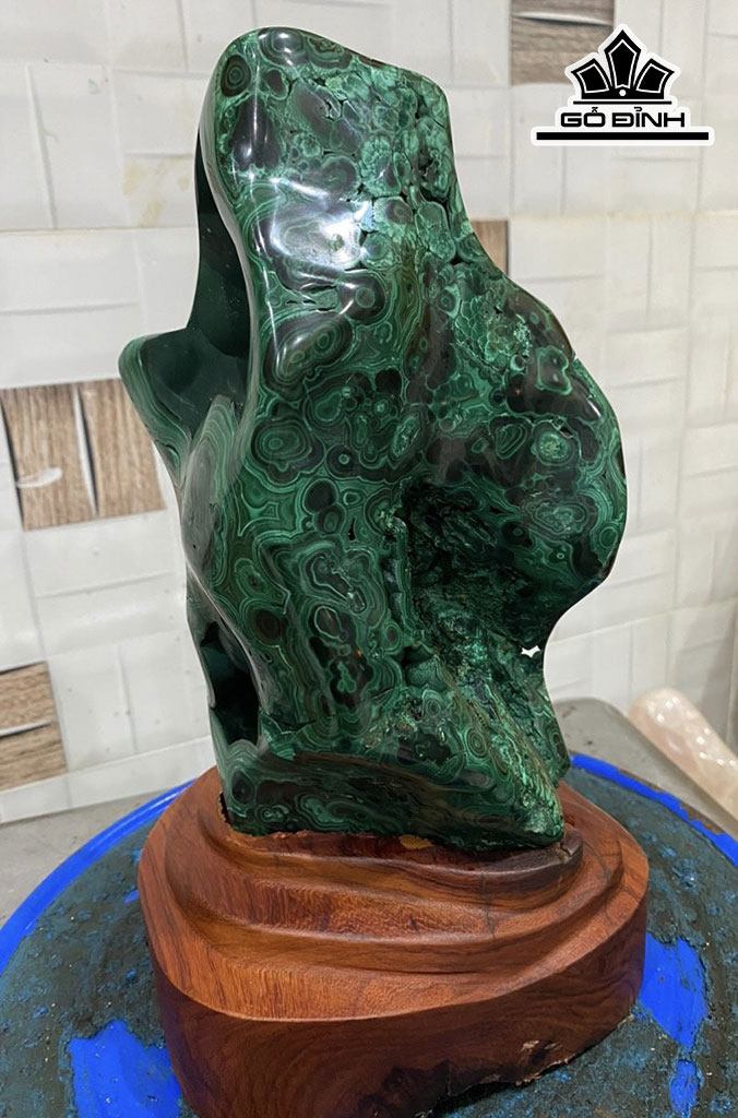 Tác Phẩm Đá Malachite Cao 27 (cm) 3,6kg