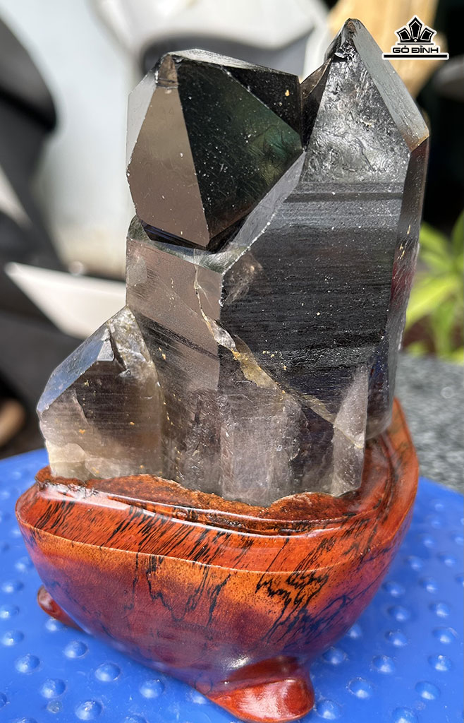 Tác Phẩm Đá Thạch Anh Khói ( Smoky Quartz ) Cao 15 Ngang 14 (cm) 1,2kg