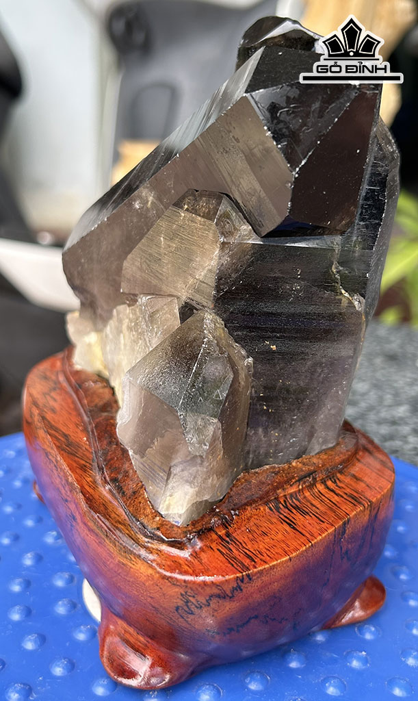 Tác Phẩm Đá Thạch Anh Khói ( Smoky Quartz ) Cao 15 Ngang 14 (cm) 1,2kg