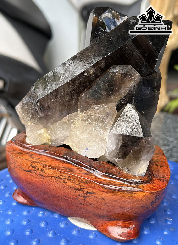 Tác Phẩm Đá Thạch Anh Khói ( Smoky Quartz ) Cao 15 Ngang 14 (cm) 1,2kg