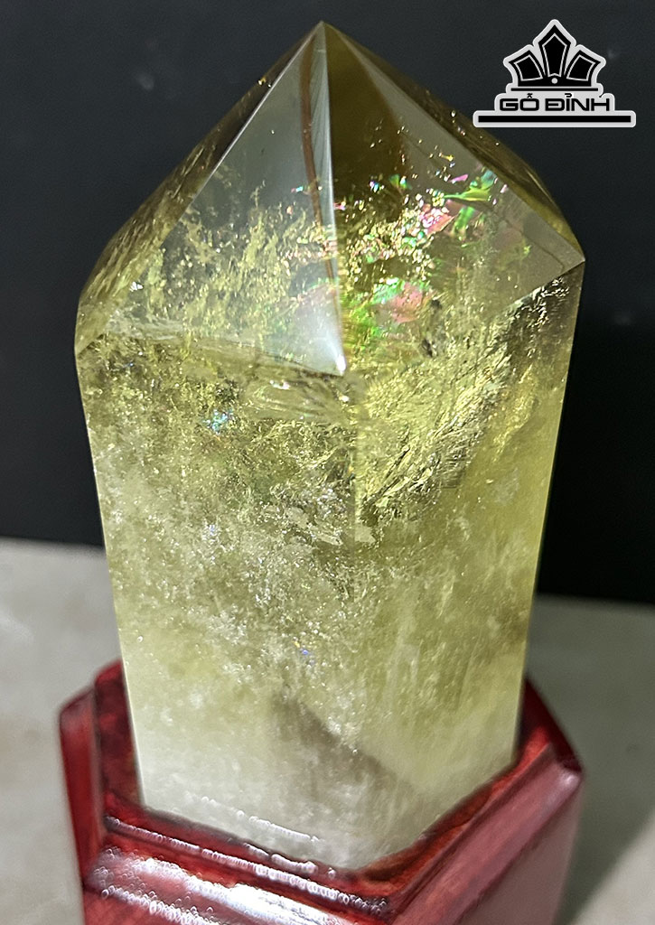 Tác Phẩm Đá Thạch Anh Vàng Cao 13 Ngang 6,8 (cm) 453g